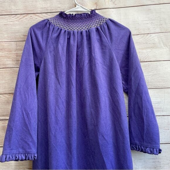 VINTAGE DAN-ELLEN SMOCKED ROBE IN PURPLE - Picture 5 of 7